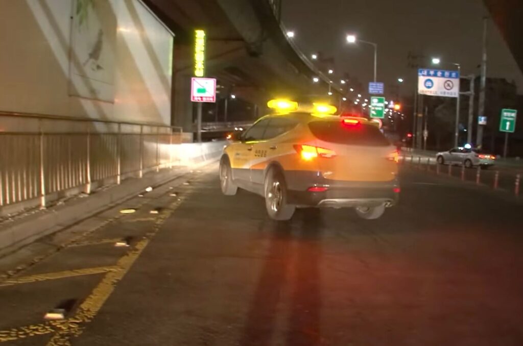 polizeiauto auf der Straße